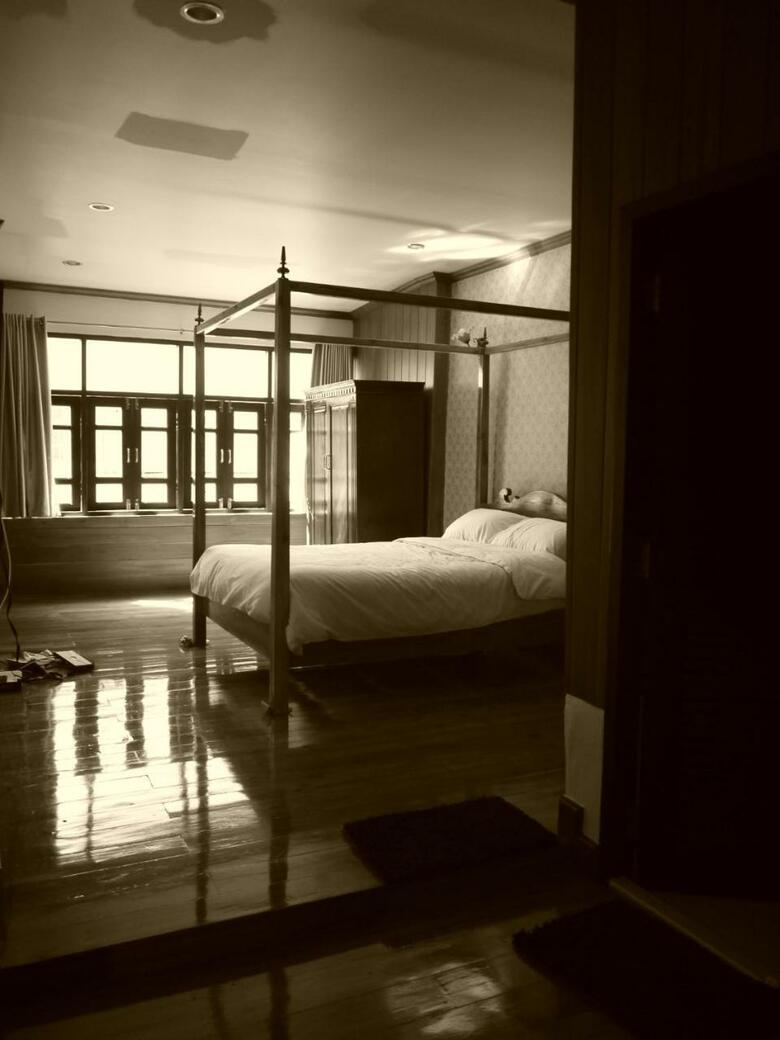 Hotel The Royal Thatien Village