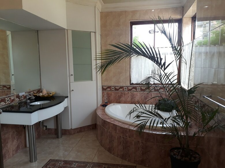 Hotel The Guest House