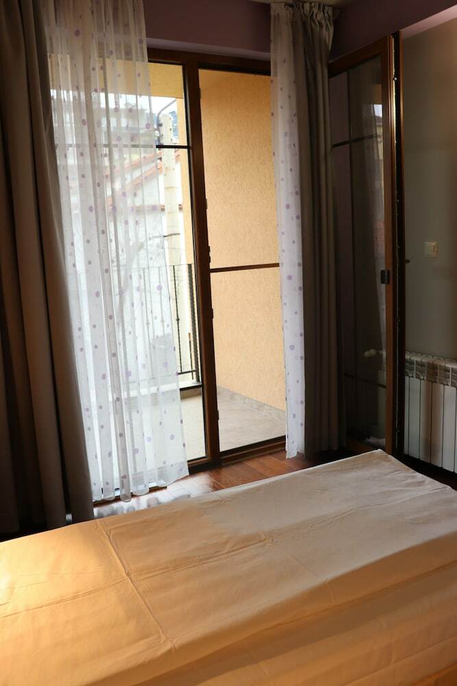 Roots Hotel & Wine Bar