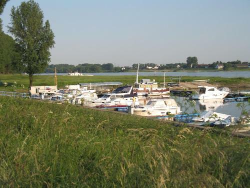 Hostal Rheinriver Guesthouse - Art Hotel