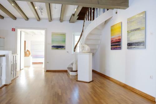 Hostal Rheinriver Guesthouse - Art Hotel