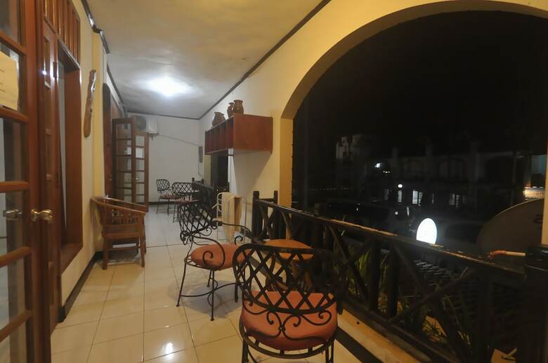 Hostal On The Way Hostel & Lounge