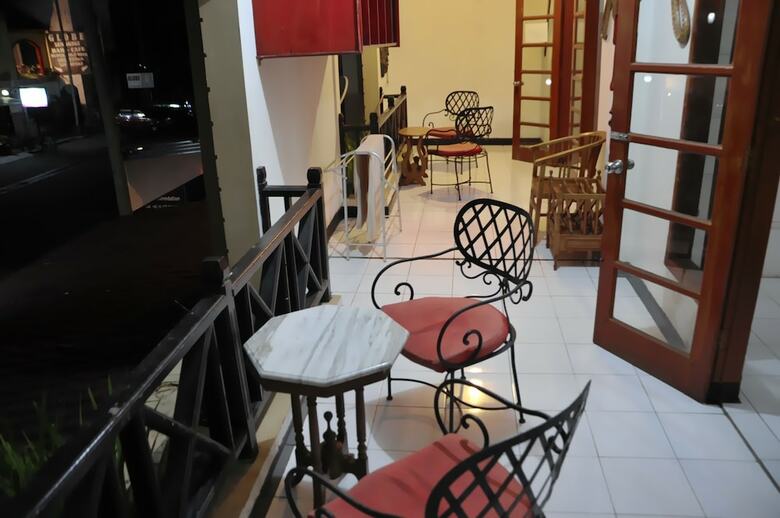 Hostal On The Way Hostel & Lounge