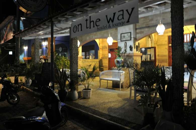 Hostal On The Way Hostel & Lounge