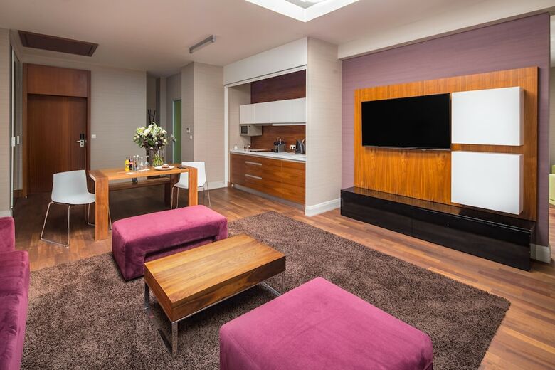 City Park Hotel & Residence