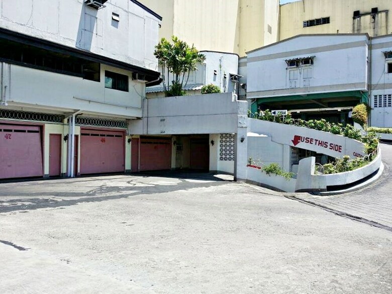 Orchids Drive Inn Hotel And Restaurant