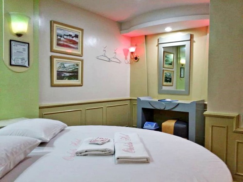 Orchids Drive Inn Hotel And Restaurant