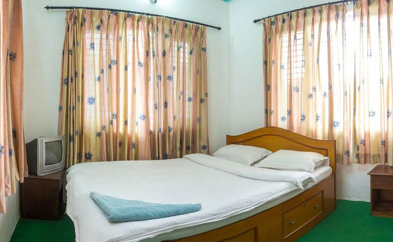 Hotel Giri Guest House
