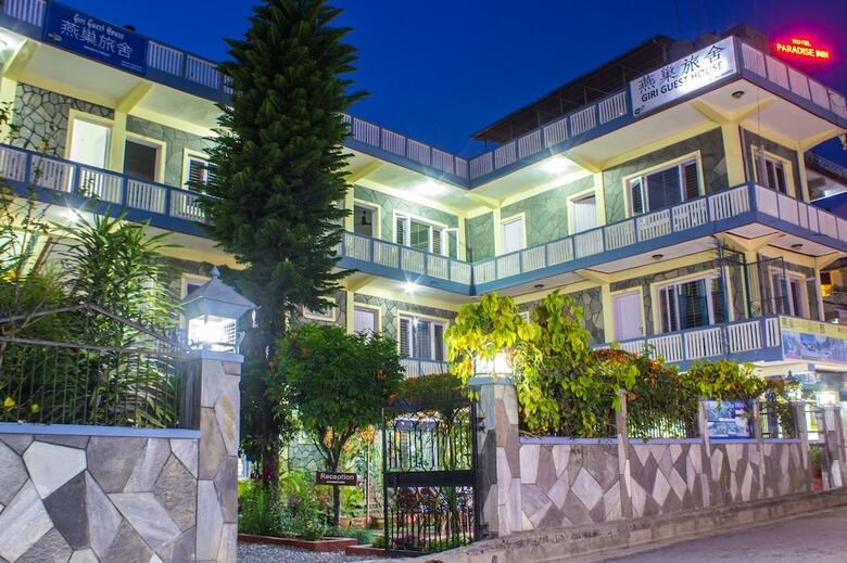 Hotel Giri Guest House