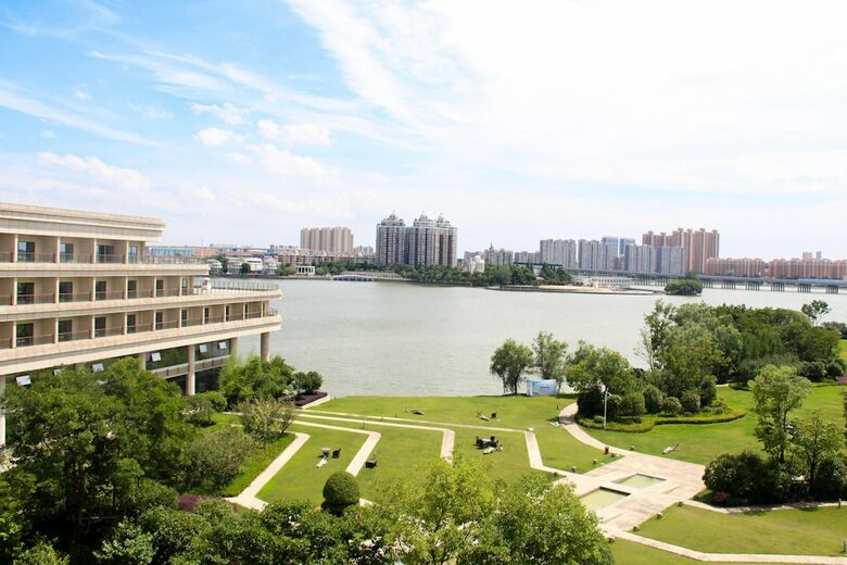 Wuhan Liantou Penisula Hotel & Resort
