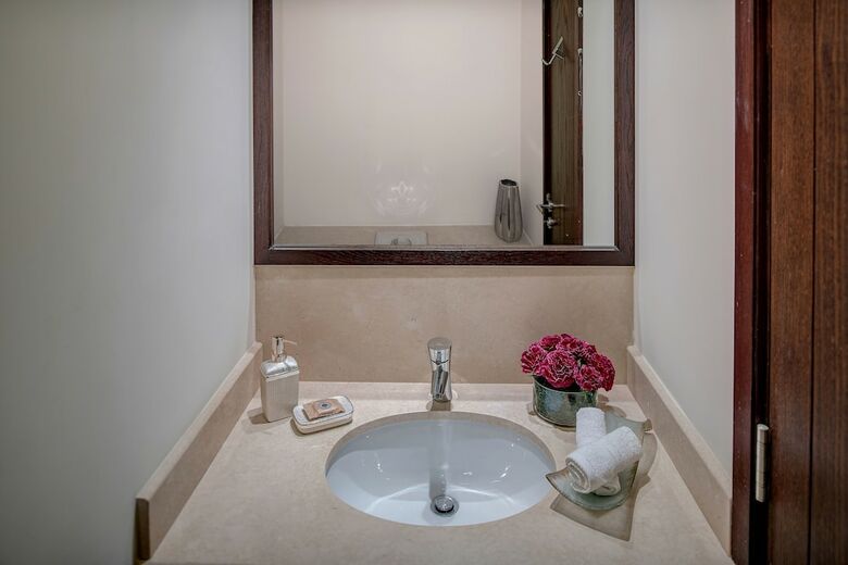 Luxury Staycation - The Residences Tower