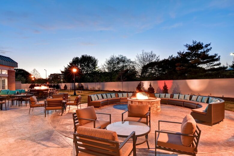 Hotel Courtyard By Marriott Long Island Islip/courthouse Complex