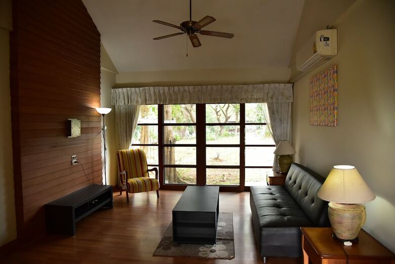 Hotel Muaklek Paradise Resort