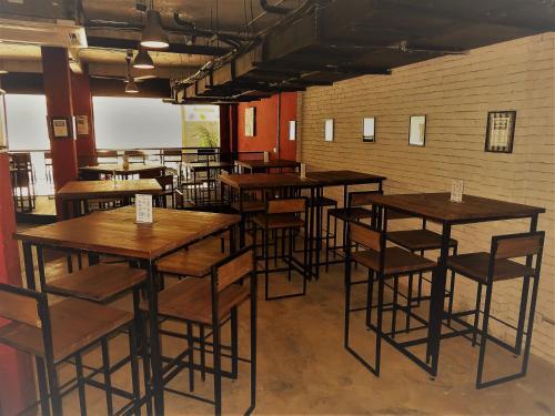 Henry's Hotel & Gastropub