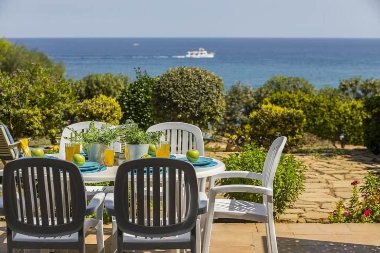 Apartamentos Sirina Lina Beachfront Suite