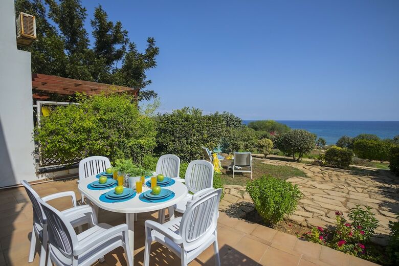 Apartamentos Sirina Lina Beachfront Suite