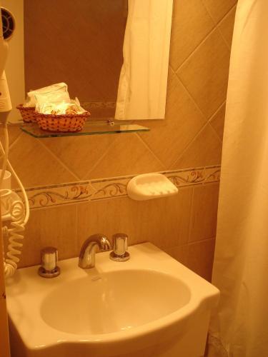 Lugra Hotel