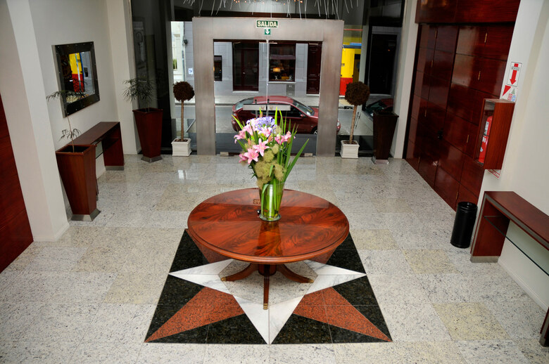 San Nicol�s Plaza Hotel