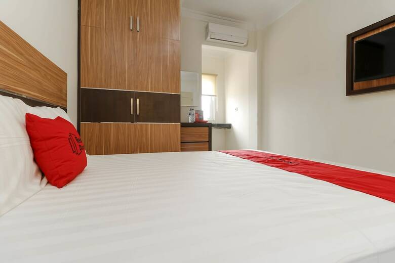 Hotel Reddoorz Plus Near Palembang Square Mall