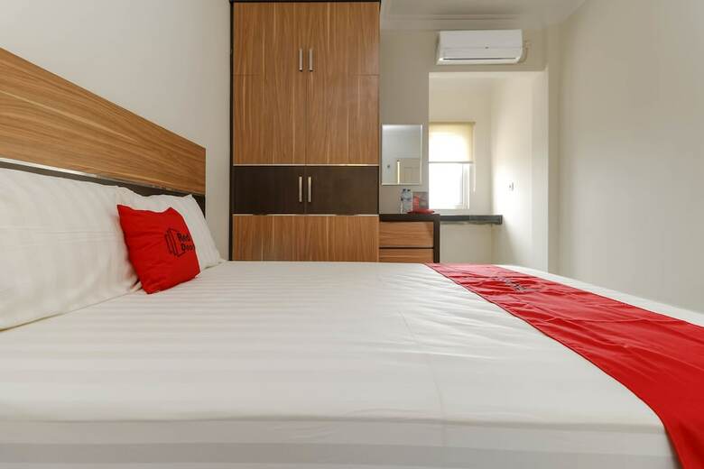Hotel Reddoorz Plus Near Palembang Square Mall