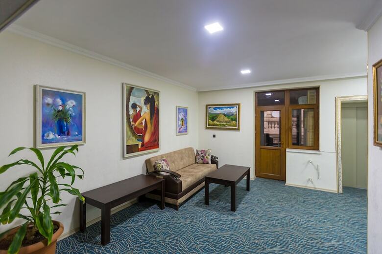 Renessans Hotel Baku