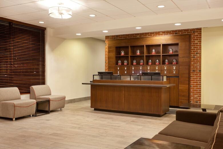 Hotel Four Points By Sheraton Cleveland Airport