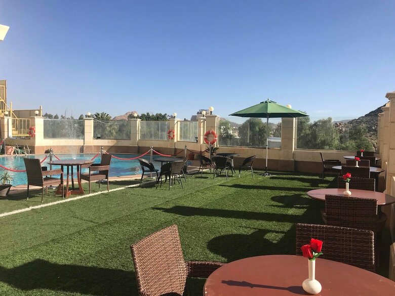 Hotel Ramada By Wyndham Al Hada