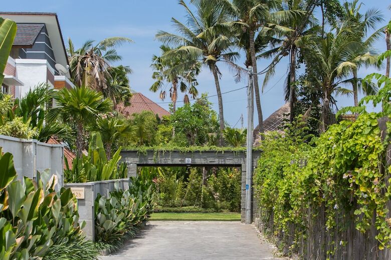 Villa Club Corner Residence By Nagisa Bali