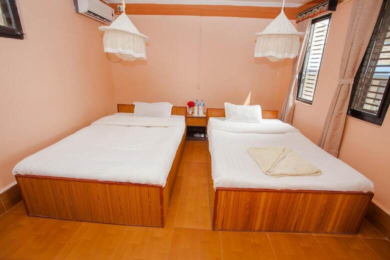 Hotel Chitwan Tiger Camp