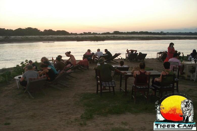 Hotel Chitwan Tiger Camp