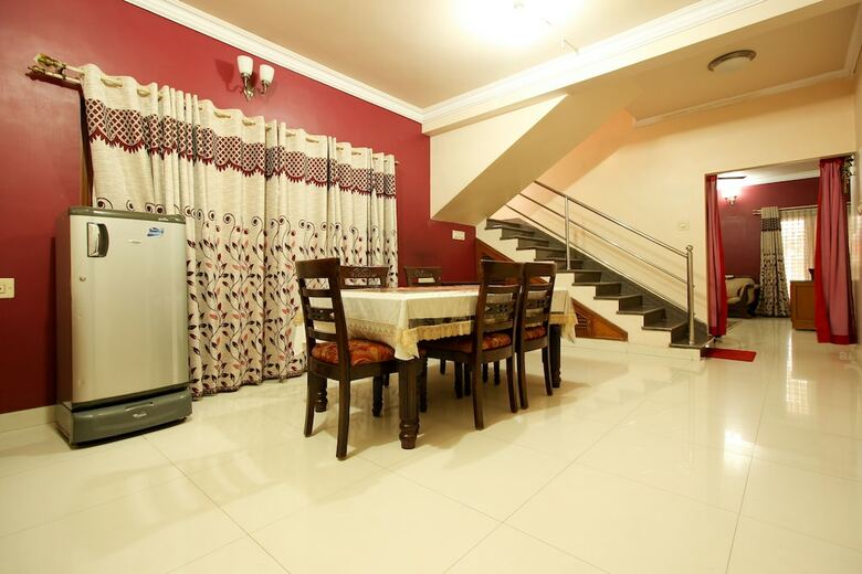 Hotel Oyo 6955 Eyrie Comfort Suites