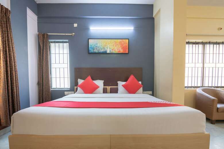 Hotel Oyo 5379 Crown White House