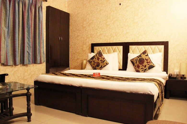 Oyo 2407 Hotel Gera's M1