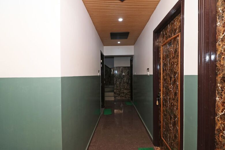 Oyo 2407 Hotel Gera's M1