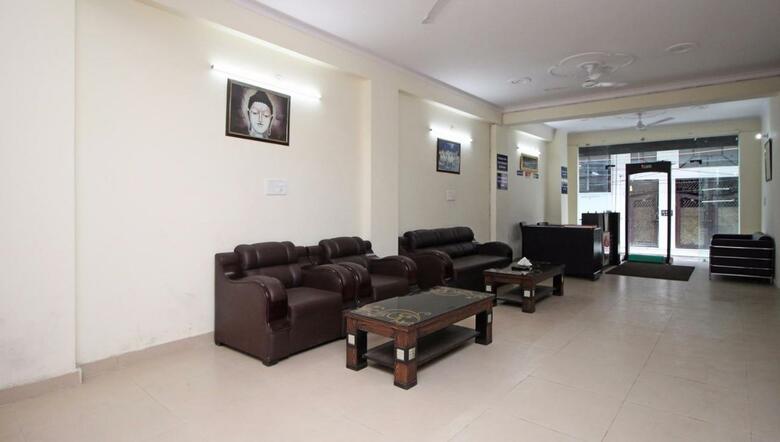 Hotel Oyo 9273 Surya Palace
