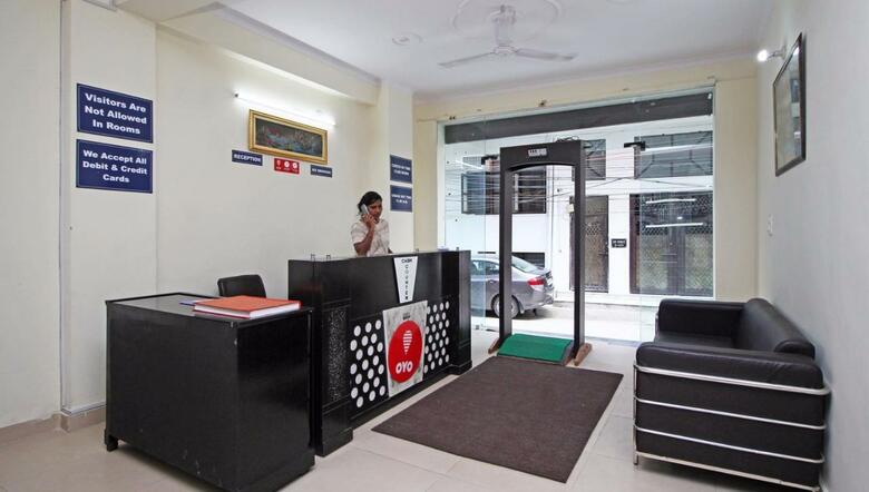 Hotel Oyo 9273 Surya Palace