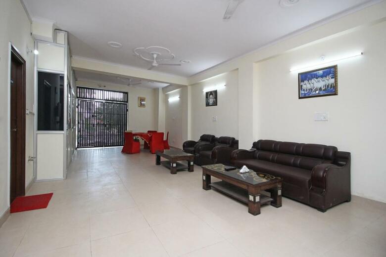 Hotel Oyo 9273 Surya Palace
