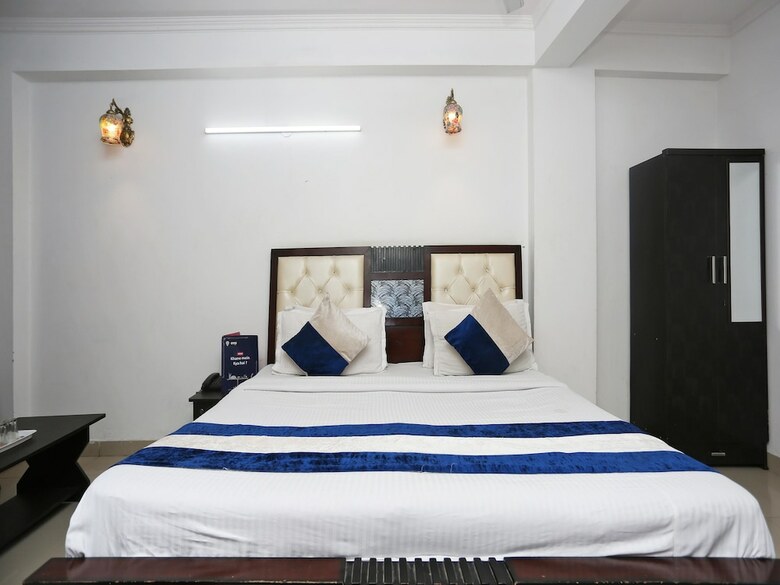 Hotel Oyo 8253 Golden Heights