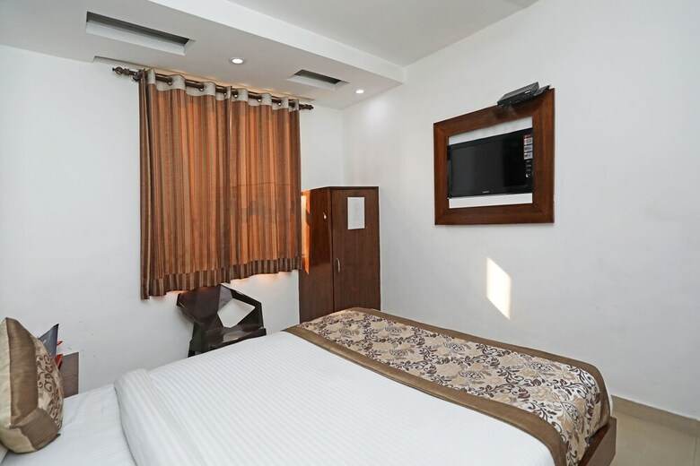 Oyo 8933 Hotel Cg International