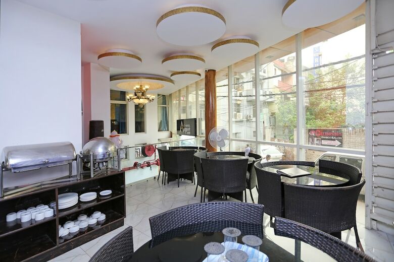 Hotel Oyo 5409 Airport Inn