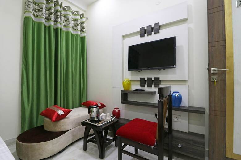 Hotel Oyo 10938 Season Grand