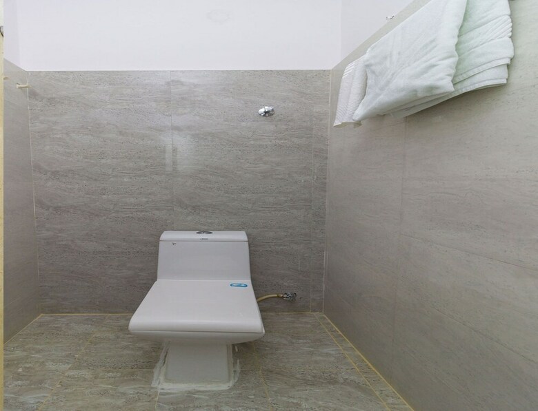Oyo 6651 Hotel Srujana Stay Inn