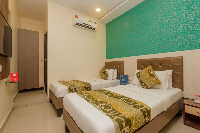 Oyo 8678 Hotel Golden Nest
