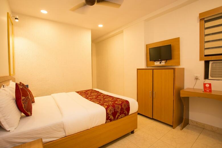 Oyo 8755 Hotel Red Palms