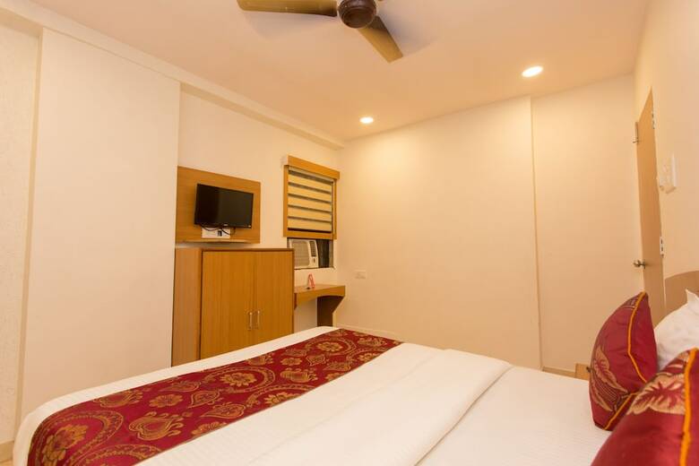Oyo 8755 Hotel Red Palms