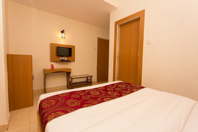 Oyo 8755 Hotel Red Palms