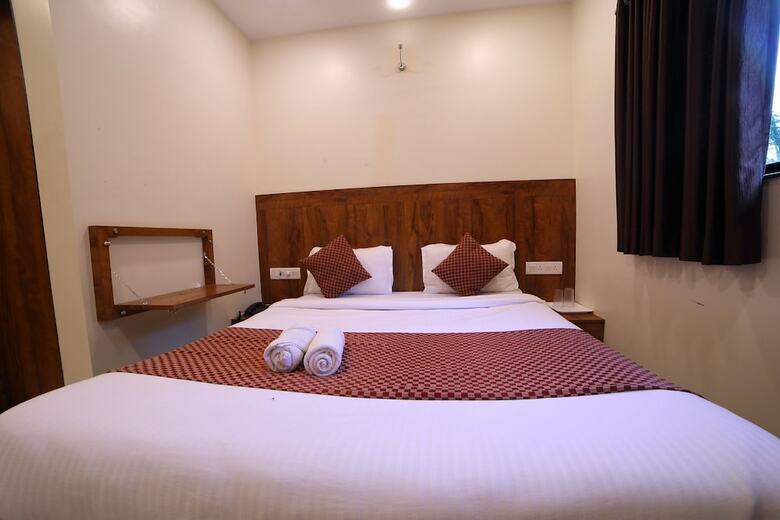 Hotel Oyo 8757 Prakash Inn