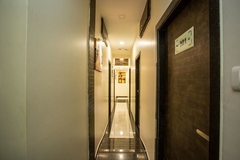 Oyo 7153 Hotel Amber