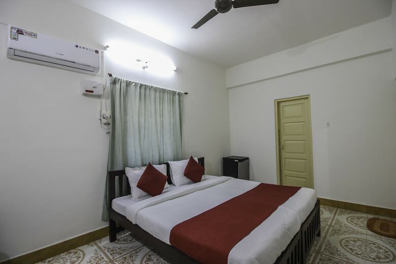 Villa Oyo 10791 Home Elegant Studio Candolim Beach