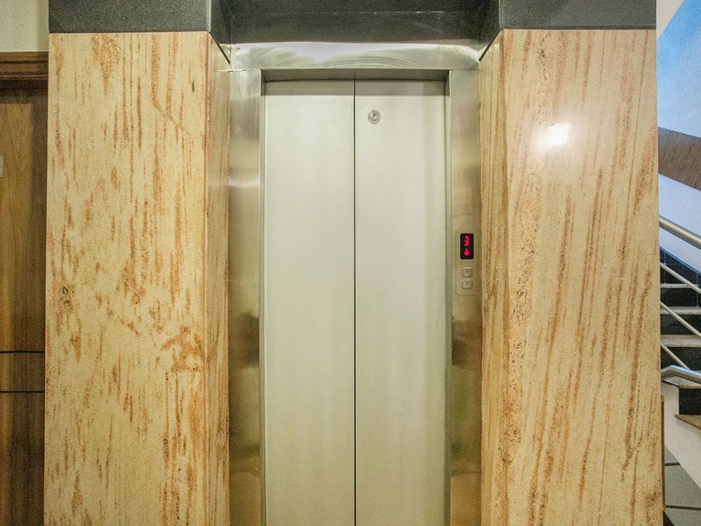 Oyo 461 New Rainbow Business Hotel